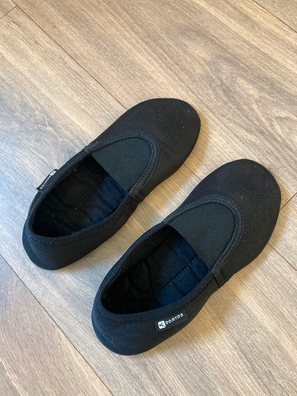 Chaussons gym neuf en mesh - taille 31 5 Beauchamp (95)