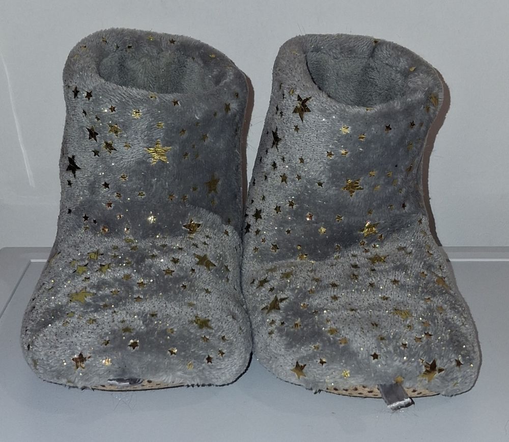 Chaussons velours gris marque Dm taille 29/30 4.5 Villiers (86)