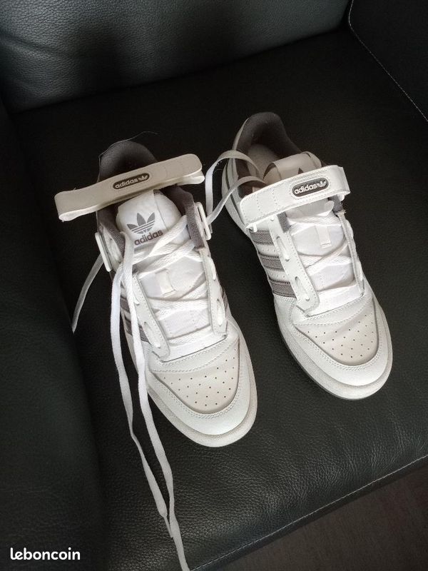 Chaussure ADDIDAS Neuve pointure 41 35 Six-Fours-les-Plages (83)