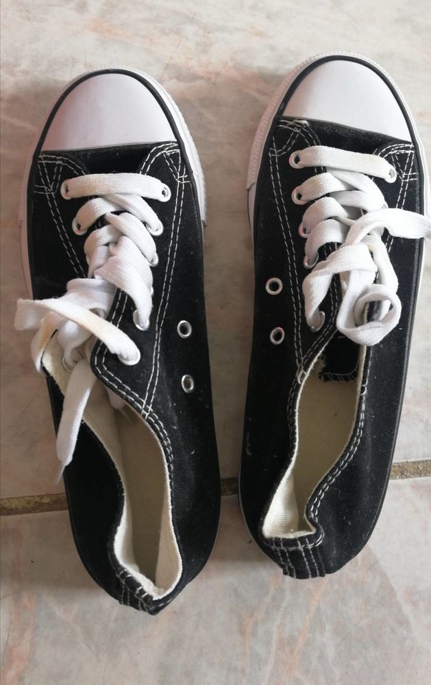 chaussure basket quasiment neuf 2 Lyon 8 (69)