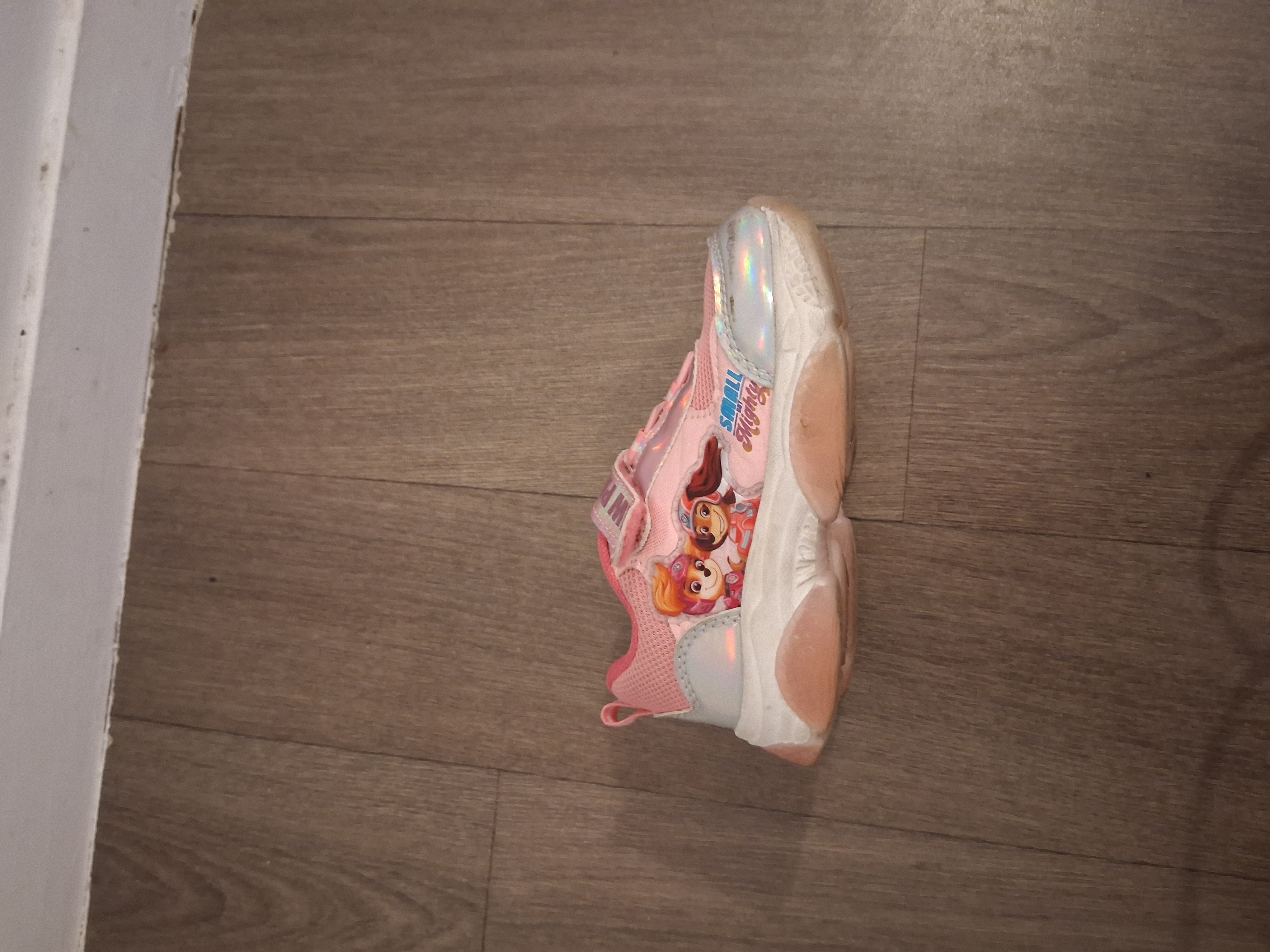 Chaussure enfant rose avec motifs dessin anim� 10 Arcueil (94)