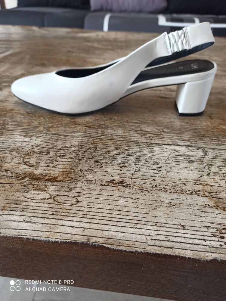 chaussure de femme d'�t� neuve 15 Saint-M�dard-de-Guizi�res (33)