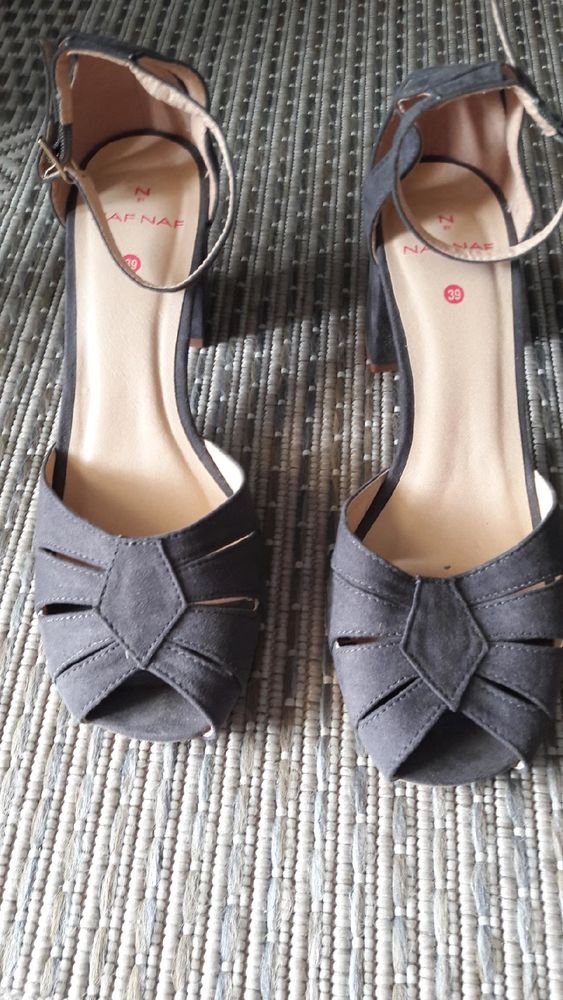 CHAUSSURE ETE femme NAF NAF Pointure 39 gris 50 Montpellier (34)