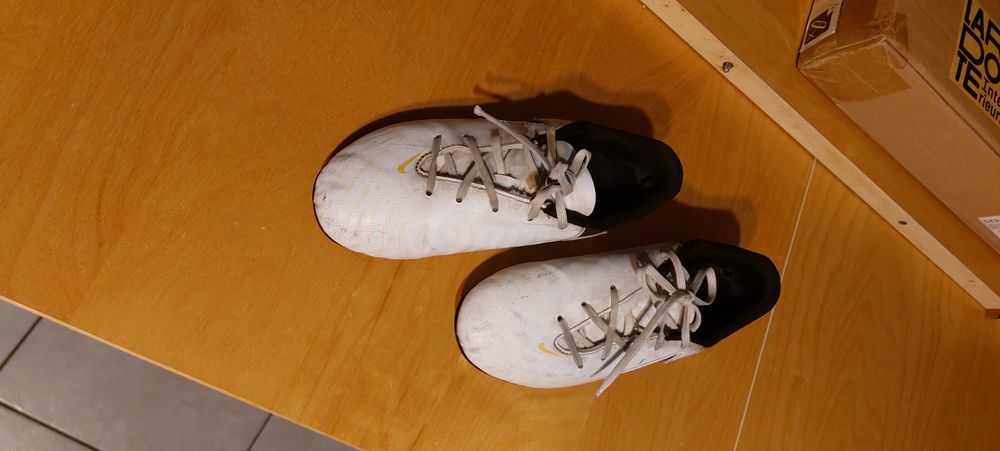 Chaussure de foot enfant 15 Cessy (01)