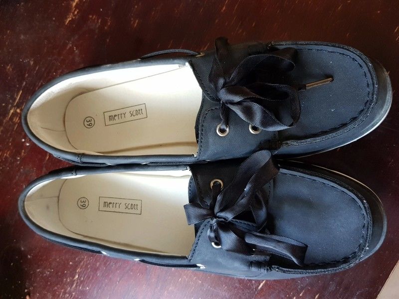 Chaussure noire type bateau 10 Viriat (01)