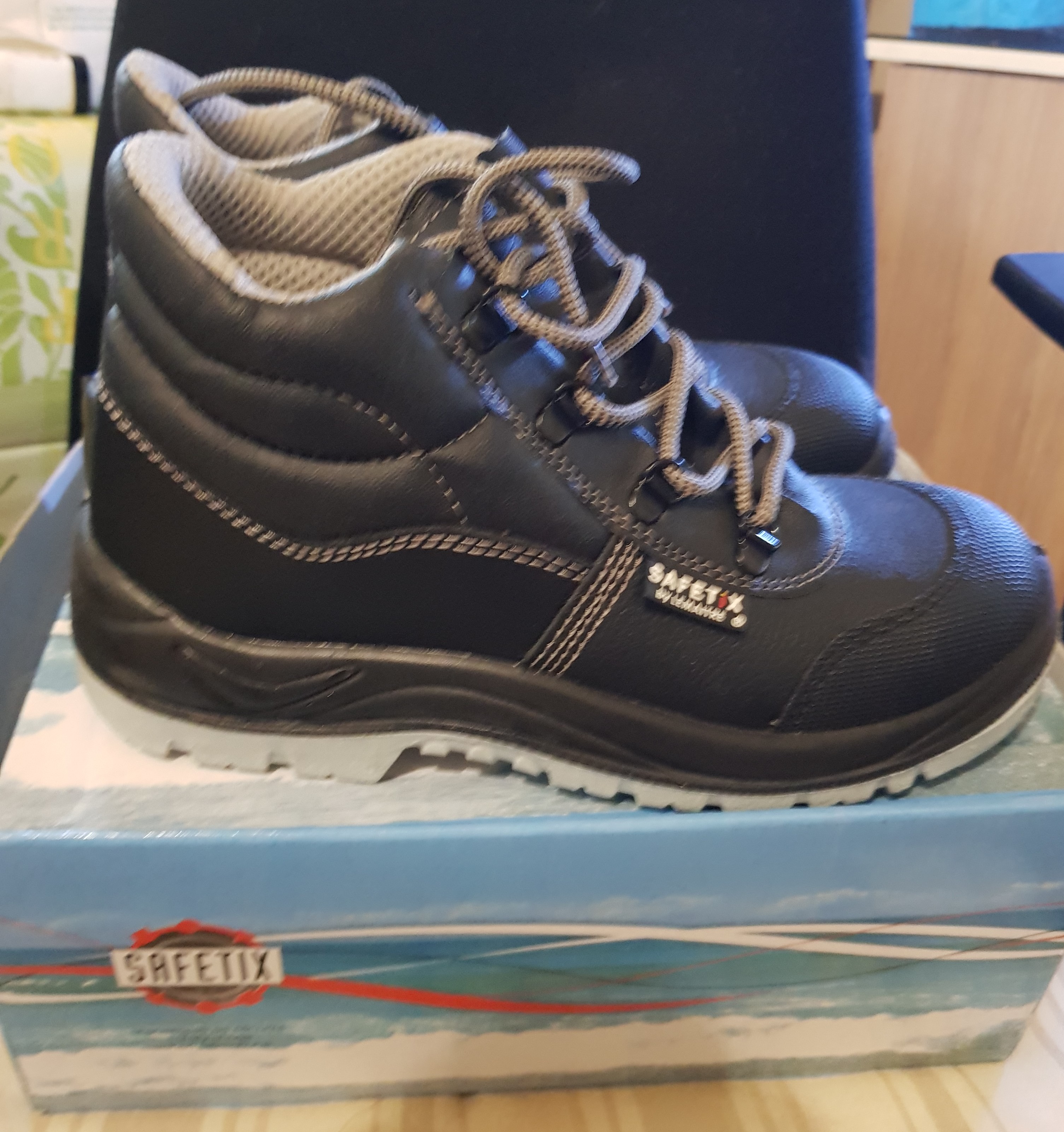 Chaussure de s�curit� stormix cap haut 25 Fontenay-aux-Roses (92)