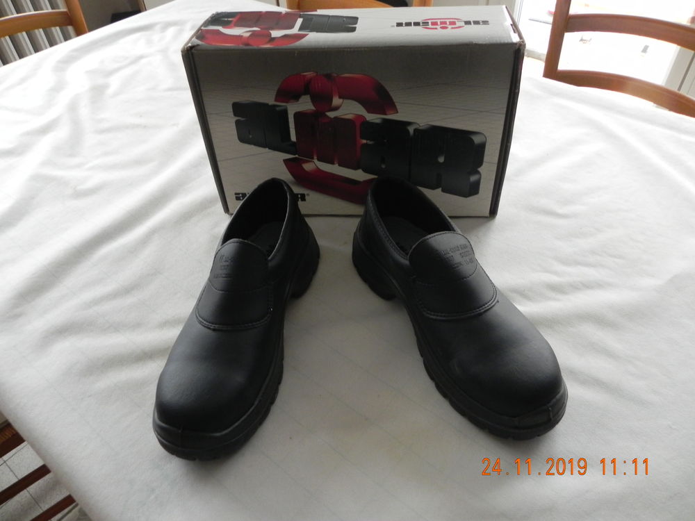 CHAUSSURE DE SECURITE 45 B�g�-le-Ch�tel (01)