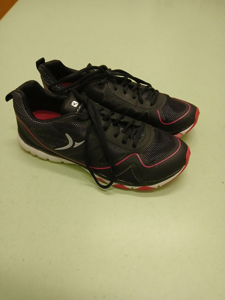 chaussure de sport 0 Louvign�-du-D�sert (35)