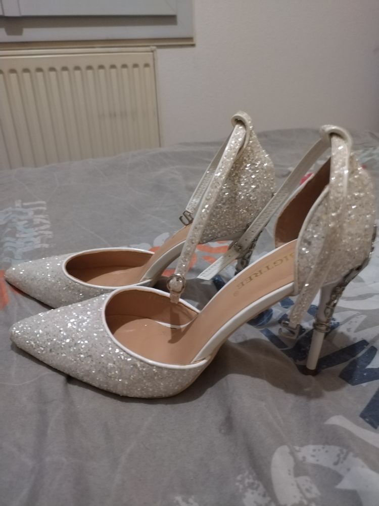 Chaussure � talon 20 La Motte-de-Galaure (26)