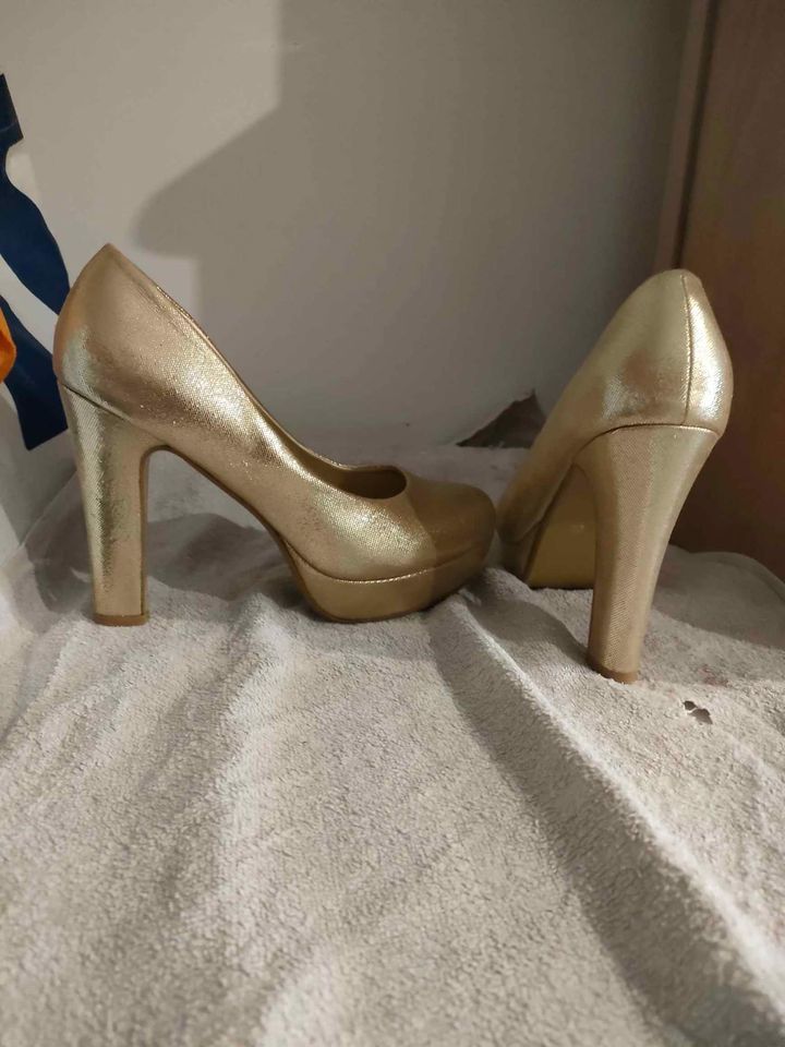 chaussure or 10 Cond�-sur-Vire (50)