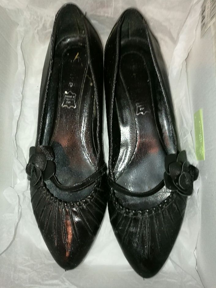 Chaussures Ballerine noire marque  Andr� Taille 37 6 Villiers (86)