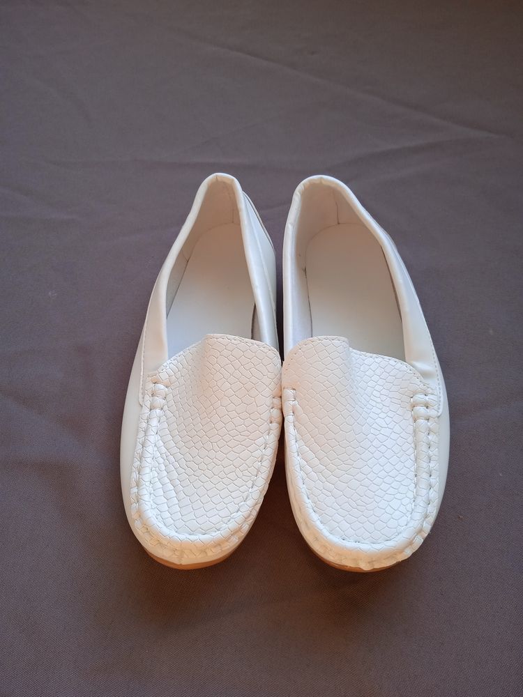 Chaussures blanches pour garçon 15 Nice (06)