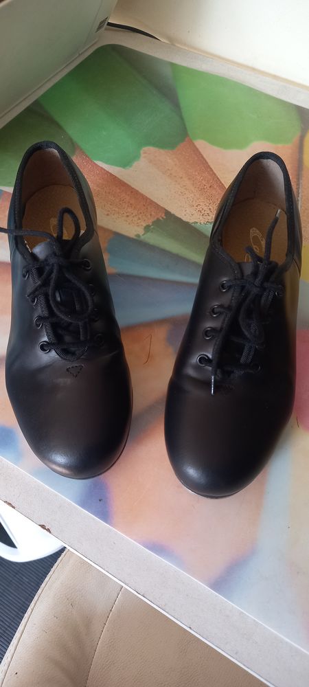 Chaussures de claquettes 37 10 Arpaillargues-et-Aureillac (30)