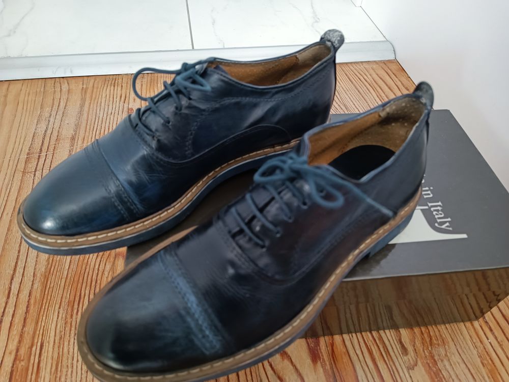 Chaussures en cuir avec semelles cr�pe bleu nuit taille 39 39 Barberaz (73)