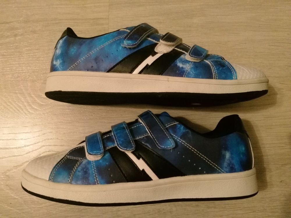 Chaussures en cuir bleue pour enfant T 39 Neuves
20 Breuillet (91)