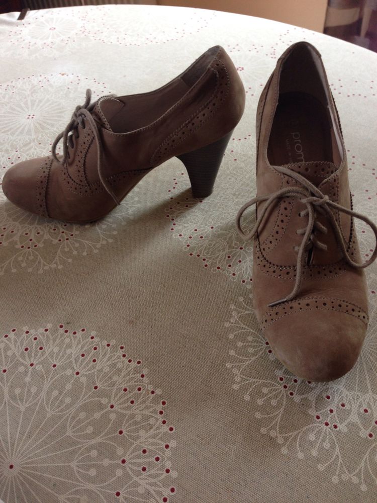 Chaussures cuir � lacets couleur taupe, P= 39 29 Grenoble (38)