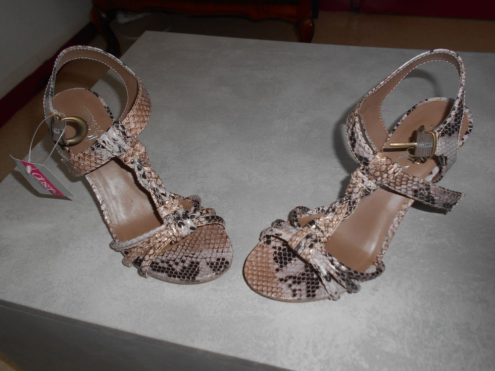 chaussures d�couvertes escarpins femme P38 10 �chenoz-la-M�line (70)