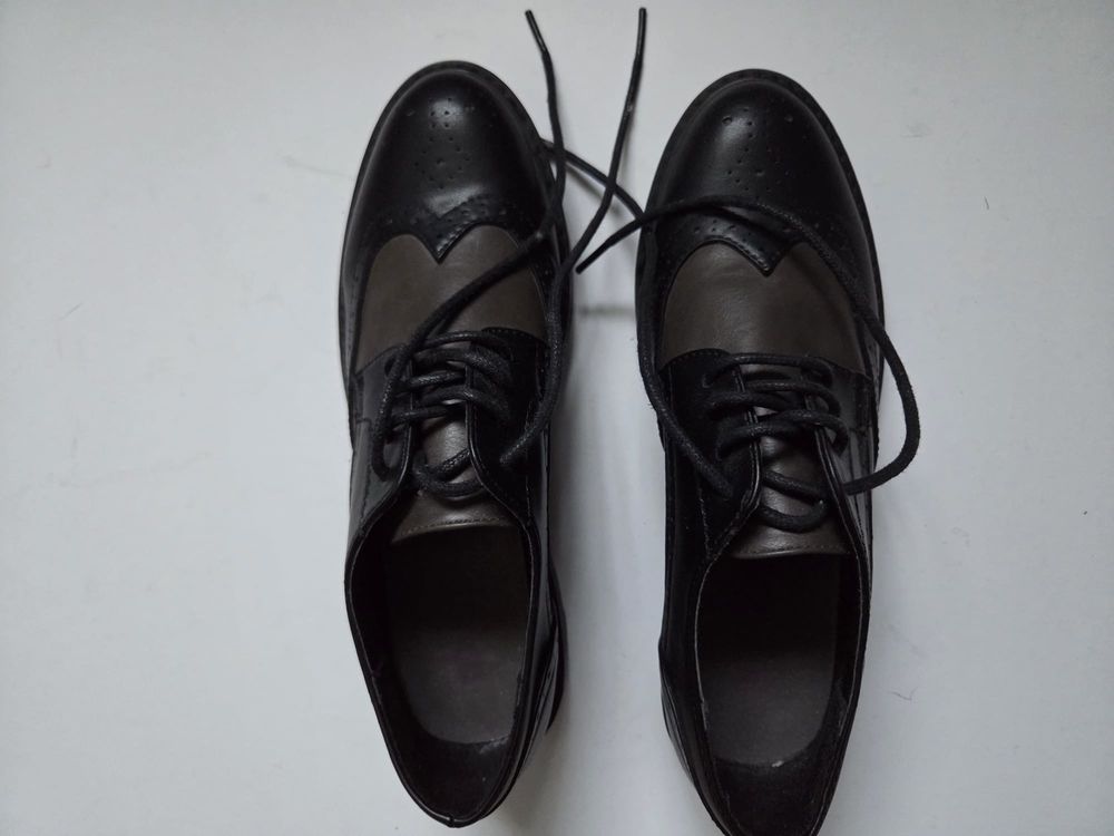 Chaussures derby bicolores ? Taille 37 ? Quasi neuves 15 Saint-Denis (93)