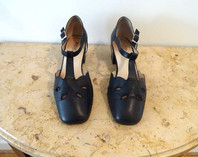 Chaussures femme en cuir � bride bleu fonc�, DAMART, . 37 32 Paris 4 (75)