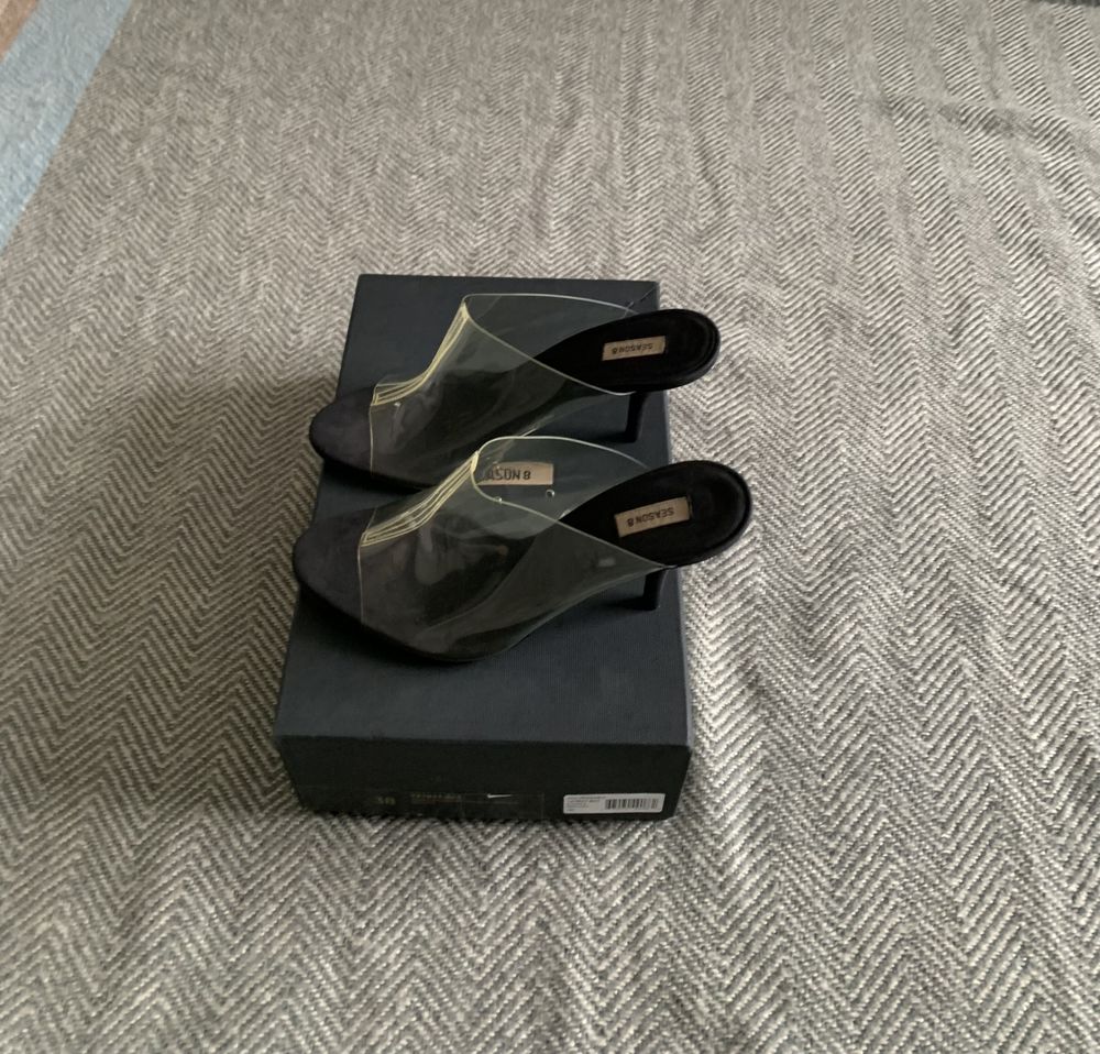 Chaussures femme YEEZY 250 Montigny-l�s-Cormeilles (95)