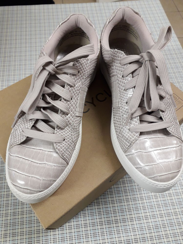 N.4 Chaussures femmes taille 39 8 Les Forges (88)