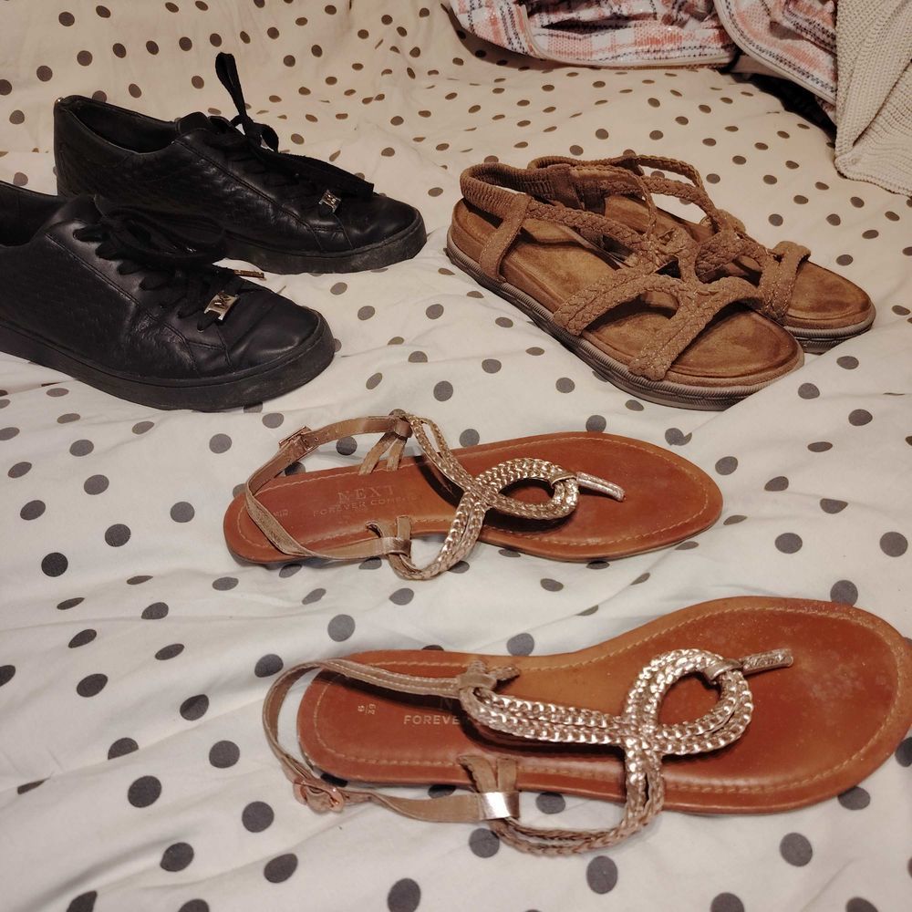 CHAUSSURES FEMMES 5 Revest-les-Roches (06)