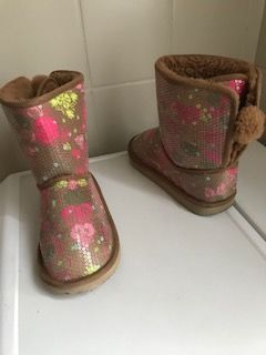 Chaussures filles 32 au 35
20 Paris 17 (75)