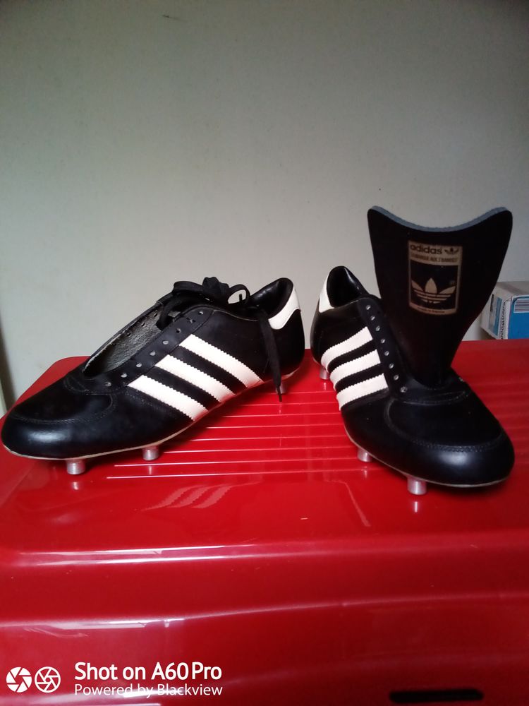 Chaussures de foot Adidas + crampons de rechange.taille 42 30 Carpentras (84)