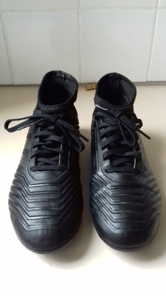 Achetez chaussures de foot quasi neuf, annonce vente à Saint Achetez chaussure de foot quasi neuf, annonce vente à