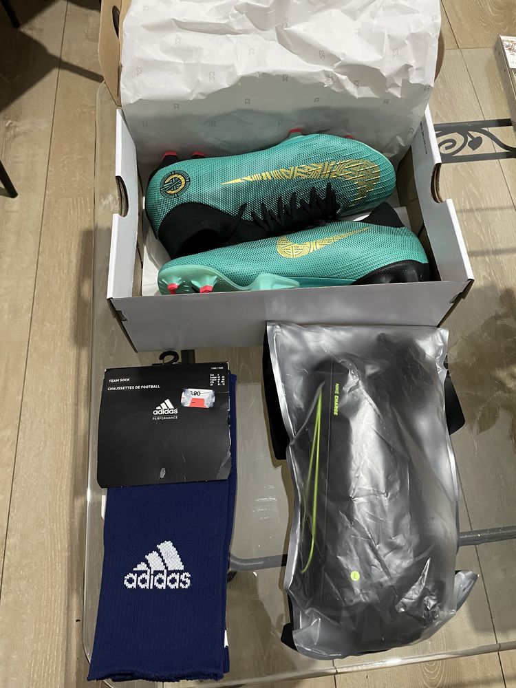 Chaussures de foot Nike Mercurial EU41 et �quipement de foot 40 Le Raincy (93)