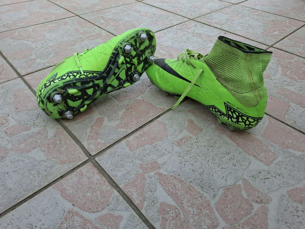 Chaussures de foot Nike crampons viss�s pointure 40 40 Fontenay-le-Comte (85)