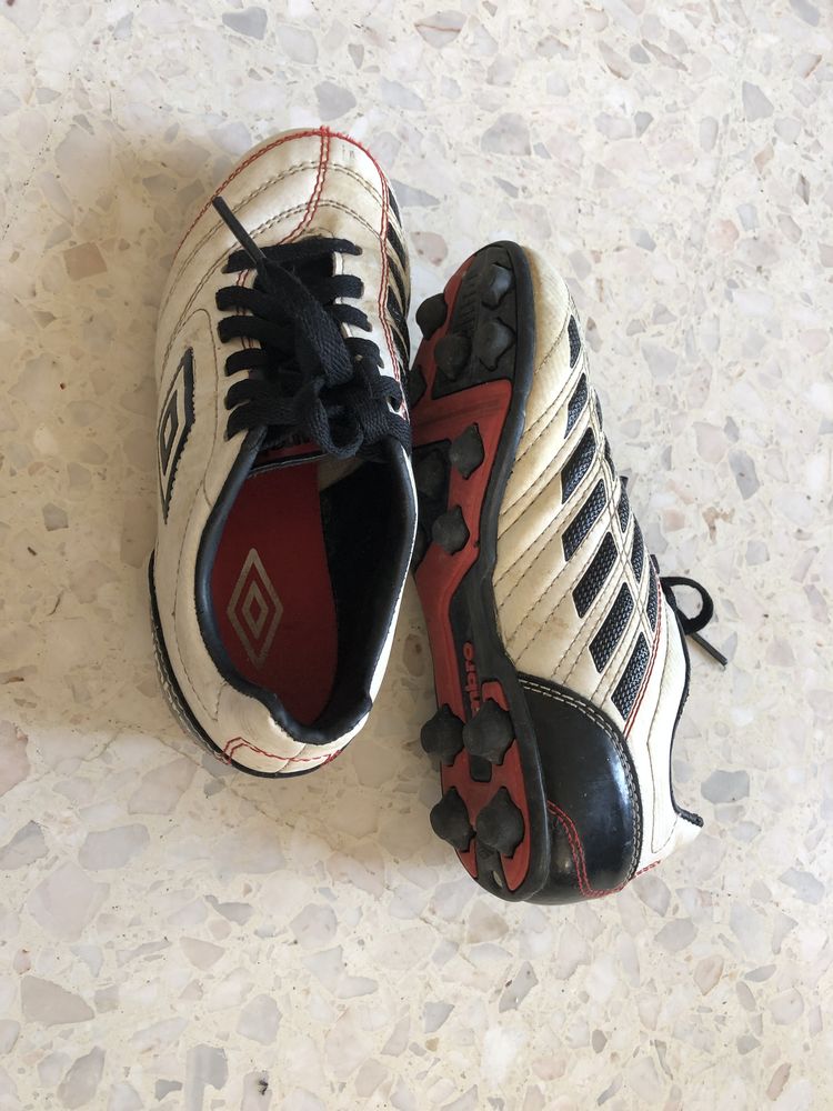 Chaussures foot 32 (Umbro/Adidas) 8 Saint-Chamas (13)