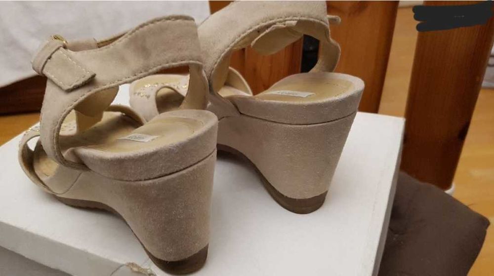 Chaussures TBE GEOX Strass Compens�es nubuck beige T38 35 Courbevoie (92)