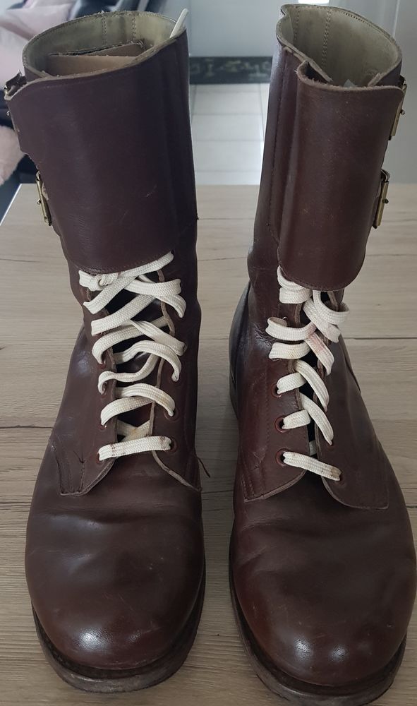 Chaussures hautes �  lacets en cuir  rangers  150 Parentis-en-Born (40)