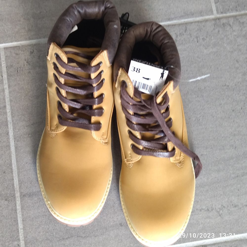 Chaussures hautes pointure 38 18 Ostricourt (59)