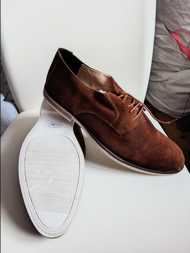 chaussures Idres. Taille 44. En daim 20 L'Aigle (61)