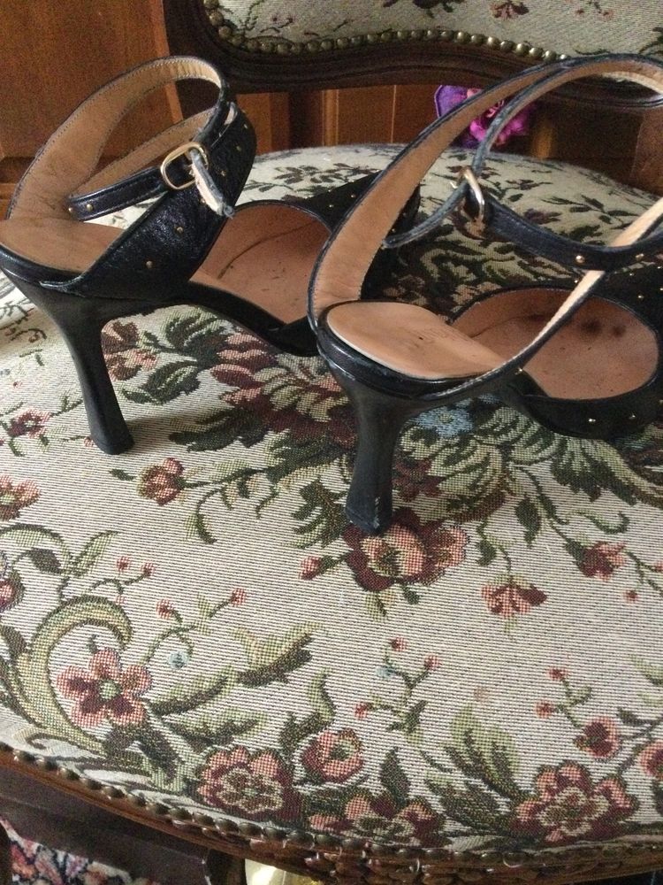 Chaussures Italiennes � Bride Noire Clout�es Dor�es 15 Montmagny (95)