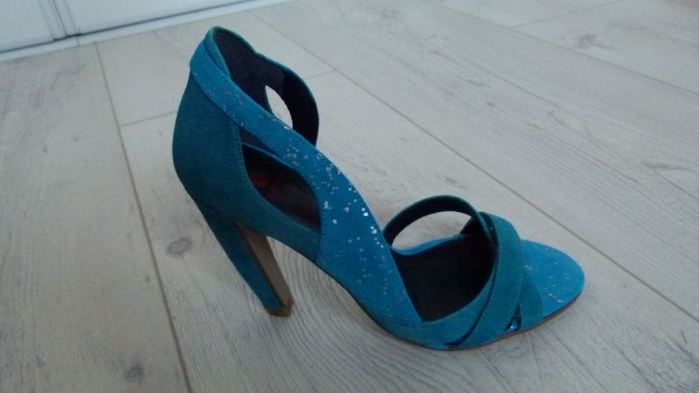 Chaussures Jourdan pointure 36 45 Uxegney (88)