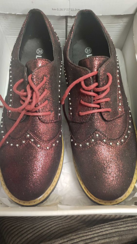 Chaussures �  lacets cuir vegan iris� bordeaux P. 38 Liberto 65 Verneuil-sur-Seine (78)