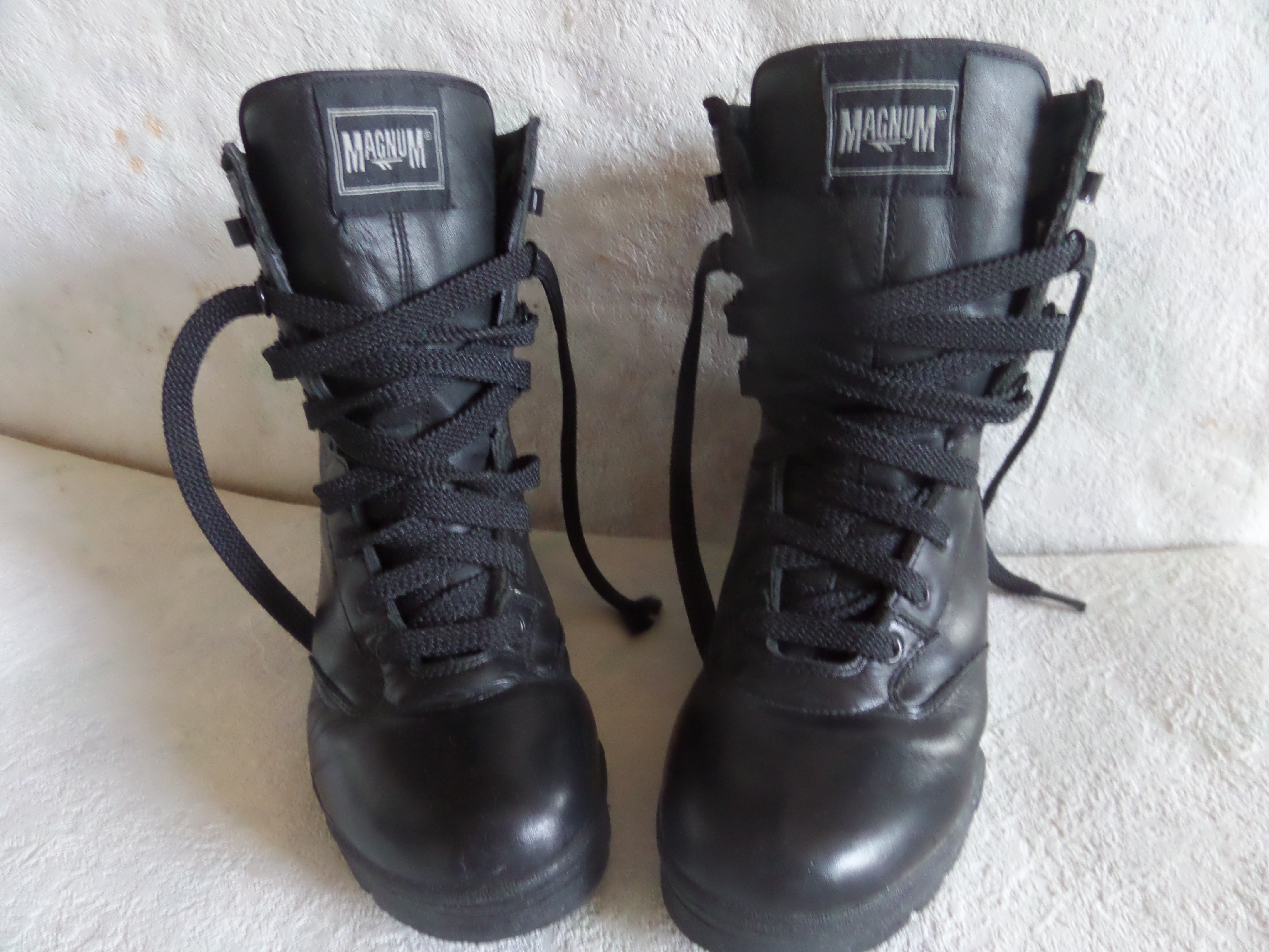 chaussures LEATHER  MAGNUM  taille 41 50 Lyon 8 (69)