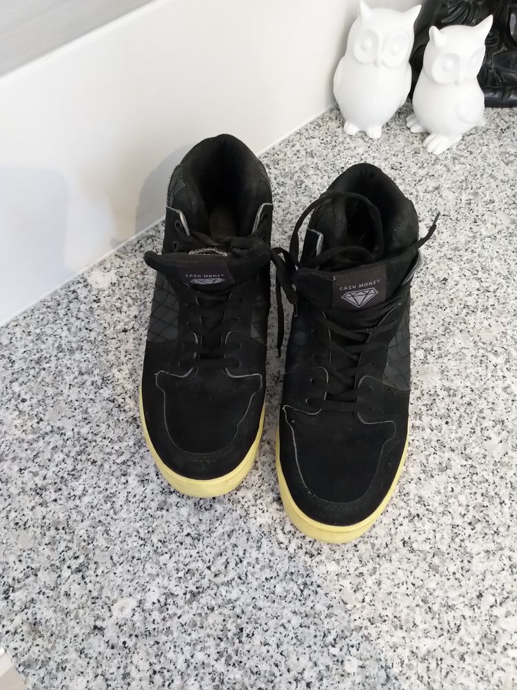 Chaussures montantes noires
28 Melun (77)
