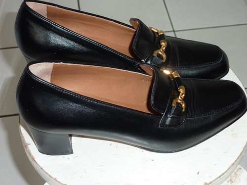 CHAUSSURES NEUVES EN CUIR NOIR FEDERICA 40 Paris 19 (75)