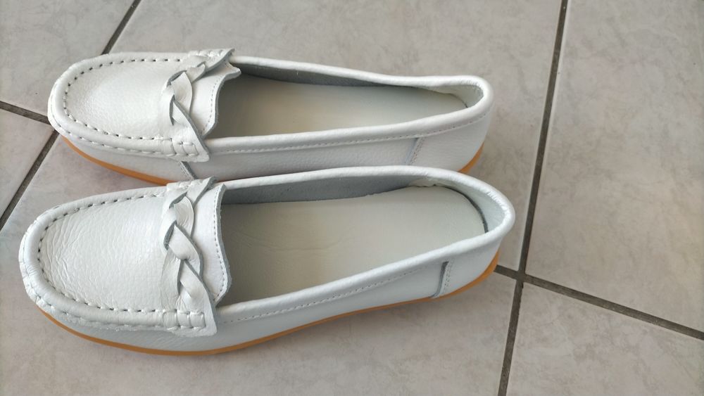 chaussures neuves ( mocassins d'�t�) 13 Villeurbanne (69)