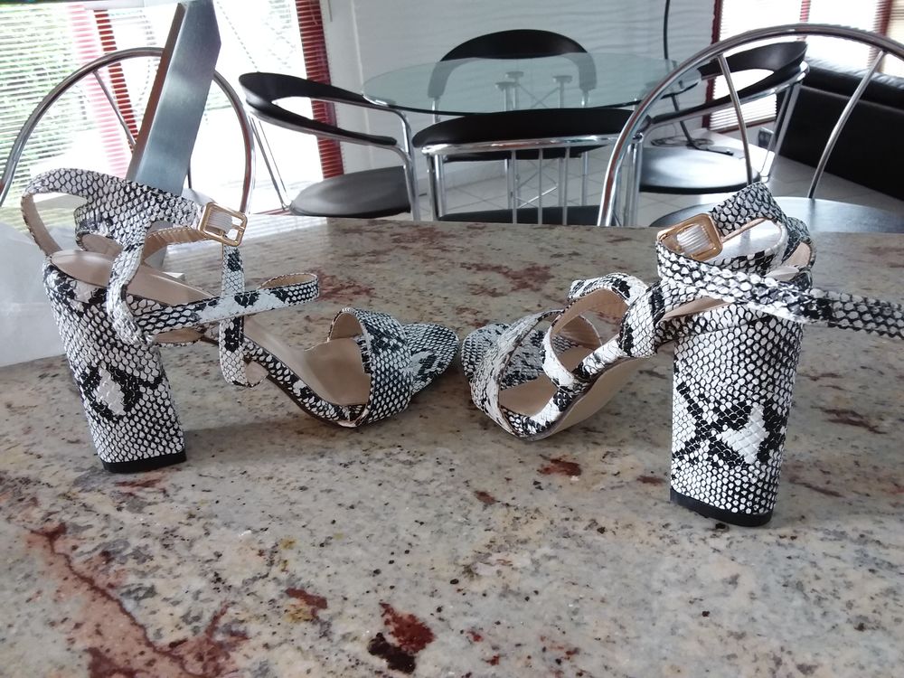 chaussures neuves (car talon trop haut ) 20 Cessenon-sur-Orb (34)