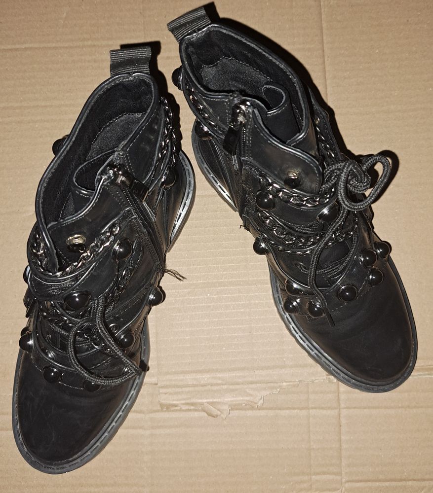 Chaussures+noir+clout�es+38 12 Oullins (69)