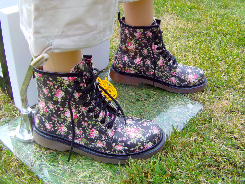 Chaussures noire fleurie pointure 40 15 Les B�ties (70)