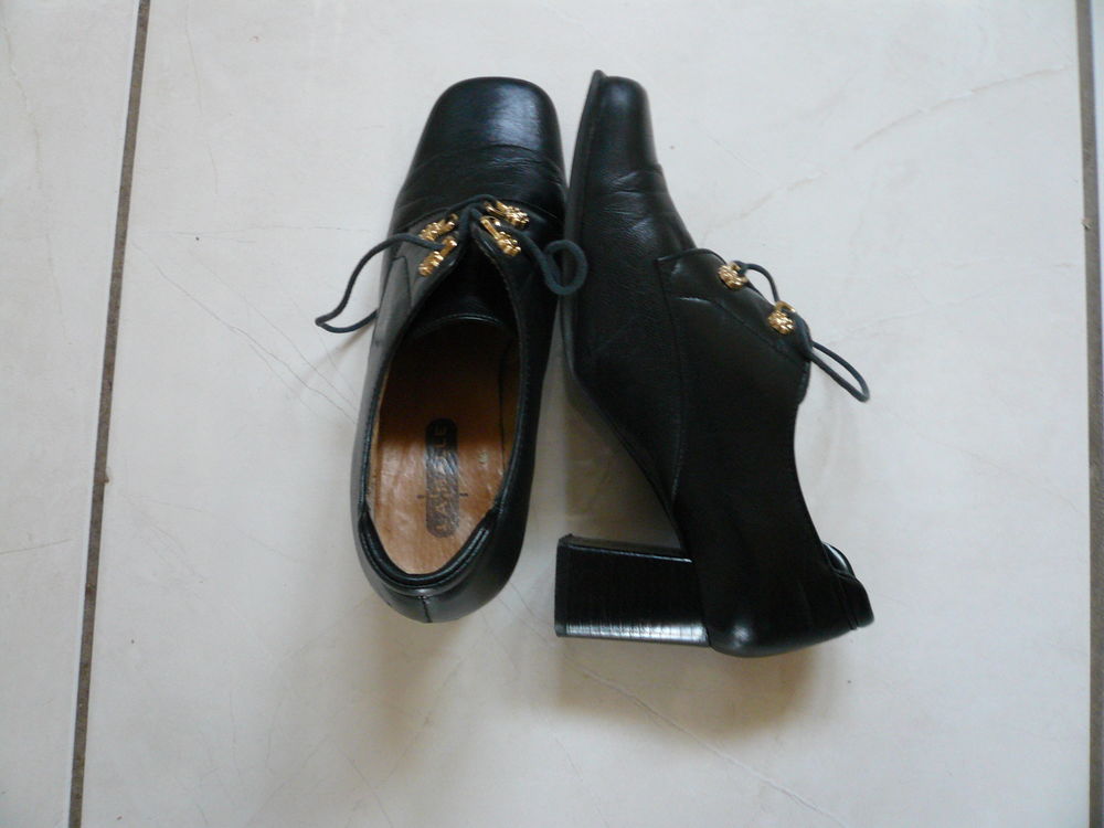 Chaussures noires en cuir T 37 15 Franqueville-Saint-Pierre (76)