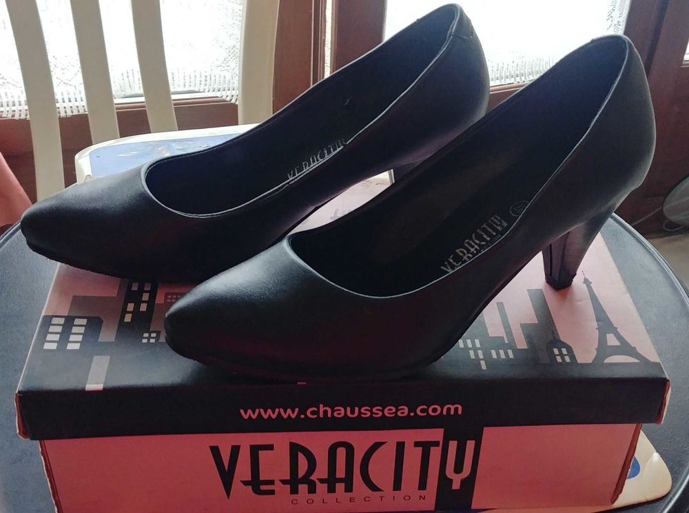 chaussures Noires Neuves femme P37 Marque Veracity 12�. A venir chercher sur place, j'accepte que du liquide 12 Saint-M�dard-en-Jalles (33)
