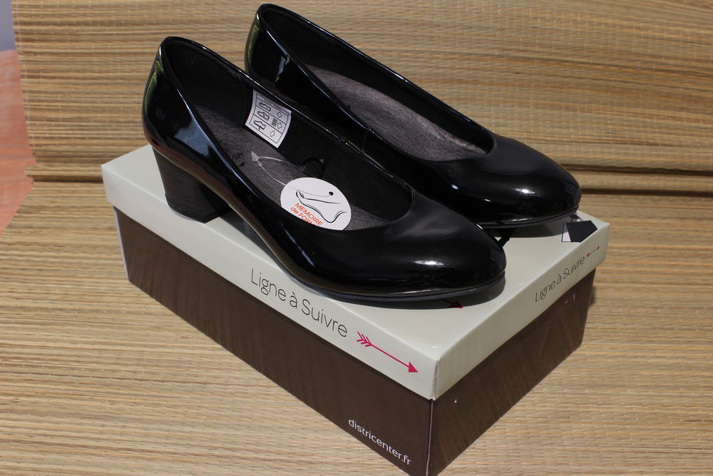 chaussures noires vernies  neuves  t39 10 Le Gros-Theil (27)