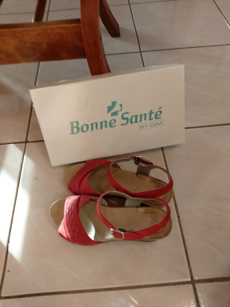 Chaussures orthop�diques rouges de pointure 37. 20 Sainte-Suzanne (97)